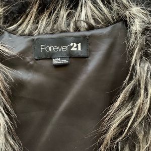 Faux fur forever21 woman’s vest